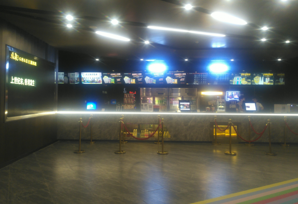 武漢中南紐賓凱影城成功安裝圣奧特SAT-021閘機，K450取票機，雙屏收款機