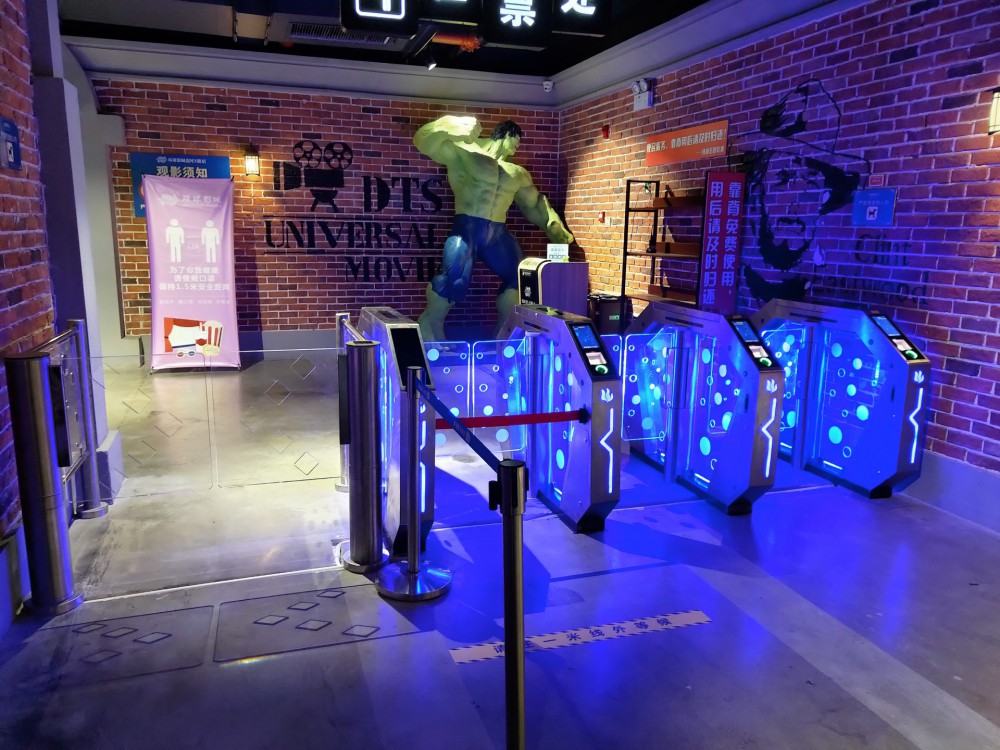 寶應(yīng)影城成功安裝圣奧特G-021三通道閘機(jī)