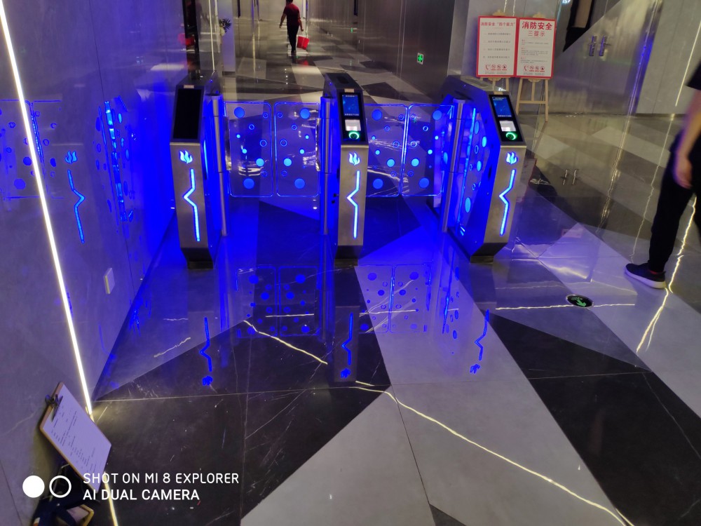 江蘇銀河影城G-021閘機(jī)安裝現(xiàn)場(chǎng)