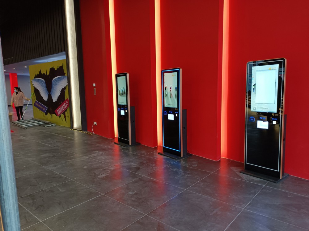 【案例】西安影城K1500自助售票機廣告機安裝現(xiàn)場